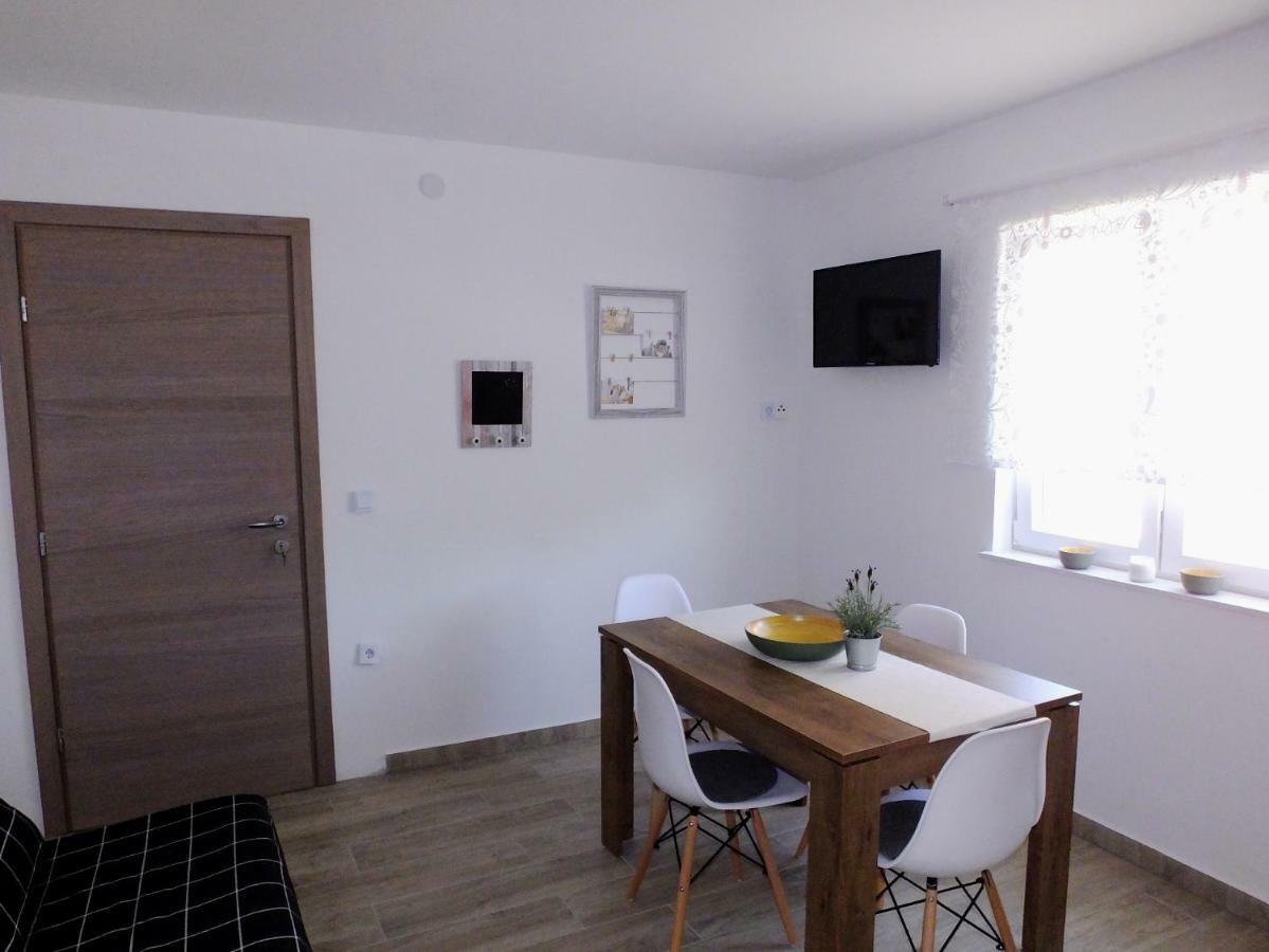 Apartmani Berno Starigrad Paklenica Bagian luar foto
